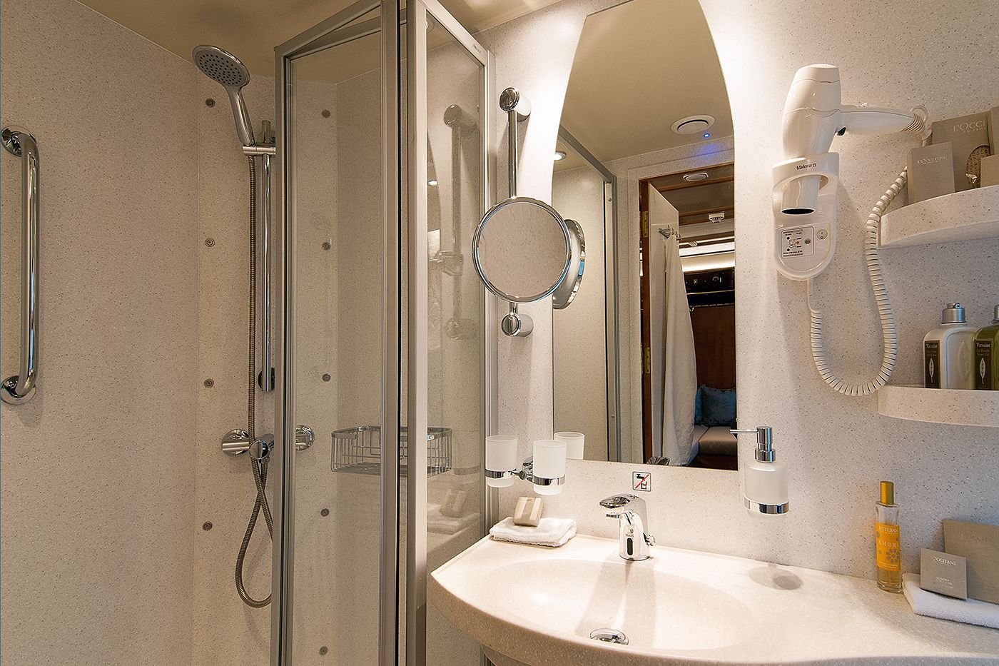 Superior Deluxe en-suite shower room