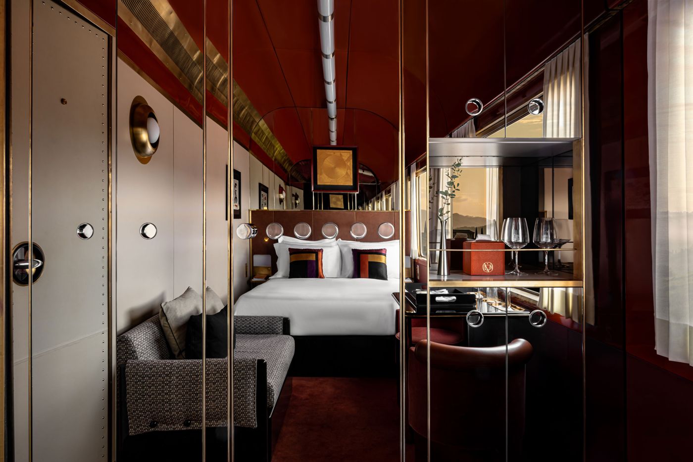 La Dolce Vita Orient Express Suite with bed and sofa
