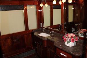 Freshen Up in a Splendid Washroom