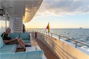 Ecogalaxy - lower deck terrace