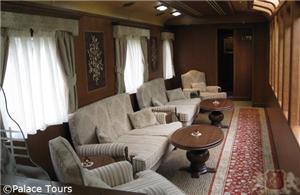 El Transcantabrico's Lounge car