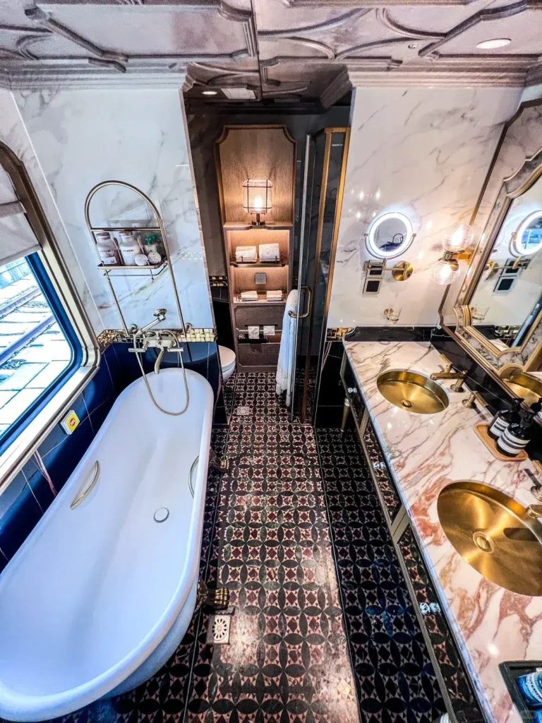 Golden Eagle Silk Road Express: a Han Dynasty Suite