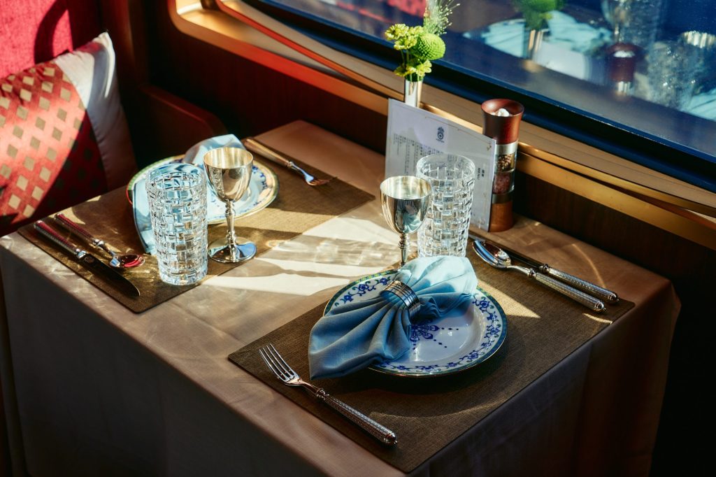 Golden Eagle Silk Road Express: the Chinese-style dining car