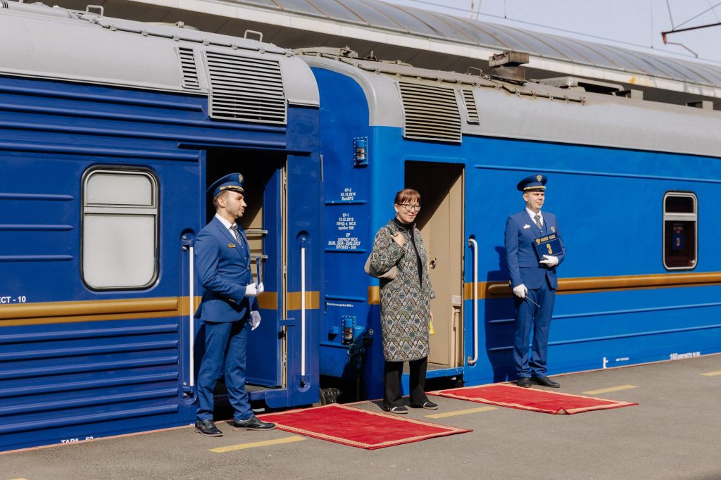 Golden Eagle: staff welcoming guests to the train