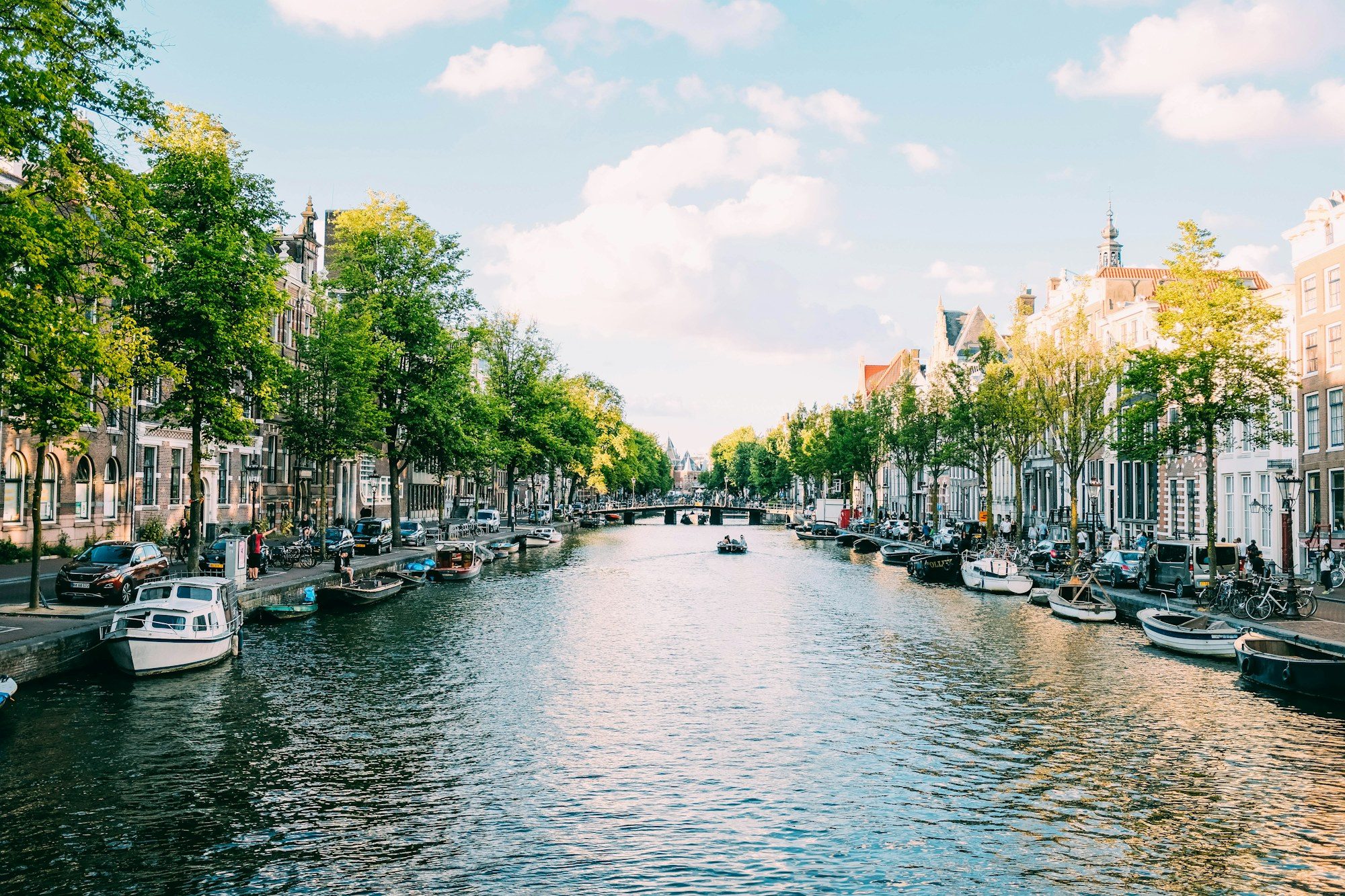 Boats moored along a canal in Amsterdam — Amsterdam, Netherlands