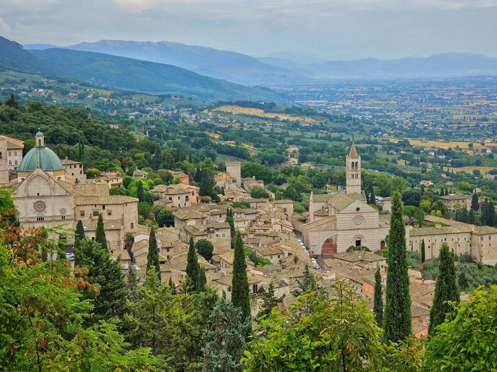 The town of Assisi on its hillside — Assisi, Umbria, Italy