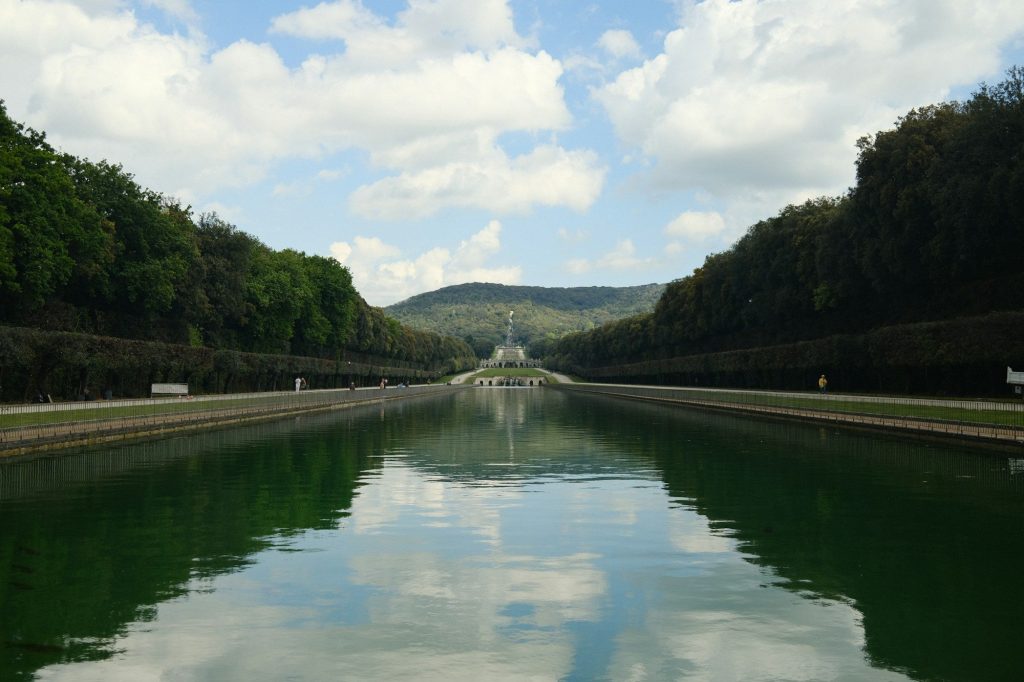 The gardens and fountains of the Royal Palace — Royal Palace of Caserta, Italy