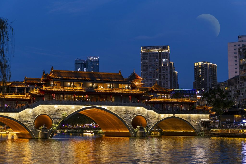 A bridge over the river in Chengdu — Chengdu, Sichuan, China