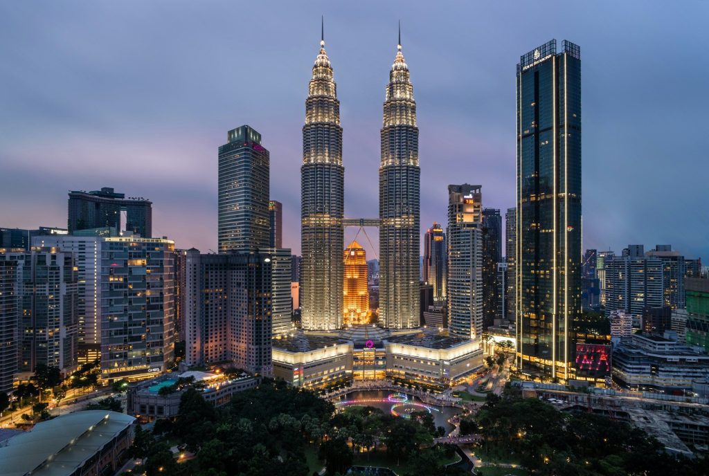 The Petronas Towers illuminated at night — Kuala Lumpur, Malaysia