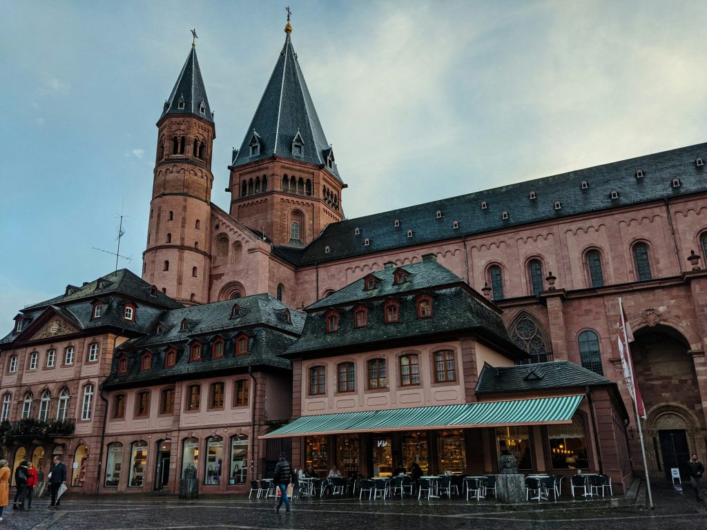 A historic red sandstone building in Mainz